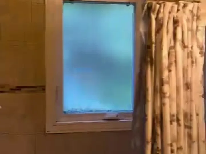 Agrandissement de salle de bain avec douche à l'italienne, Avant